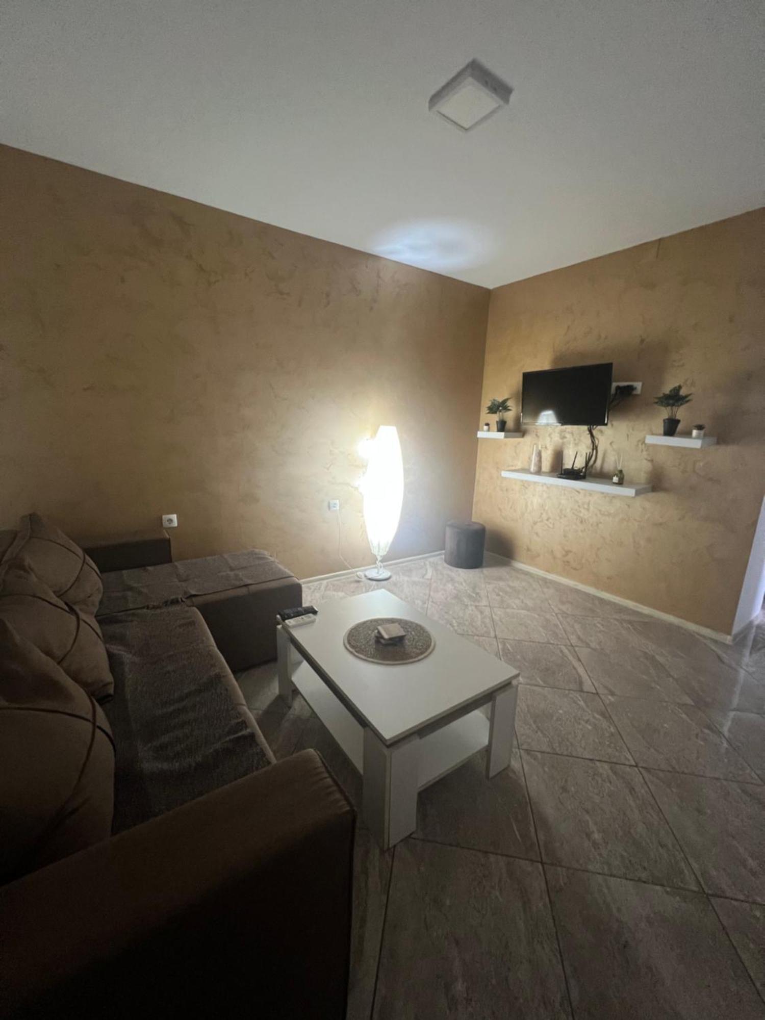 Aurora Apartment Sombor Luaran gambar